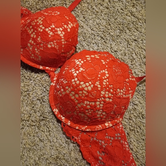 Victoria's Secret Push Up Bra- 34D - Picture 3 of 10